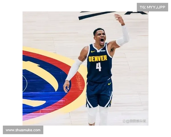 ⚡️昔日雷霆好兄弟！威少与亚当斯赛后拥抱热聊😚